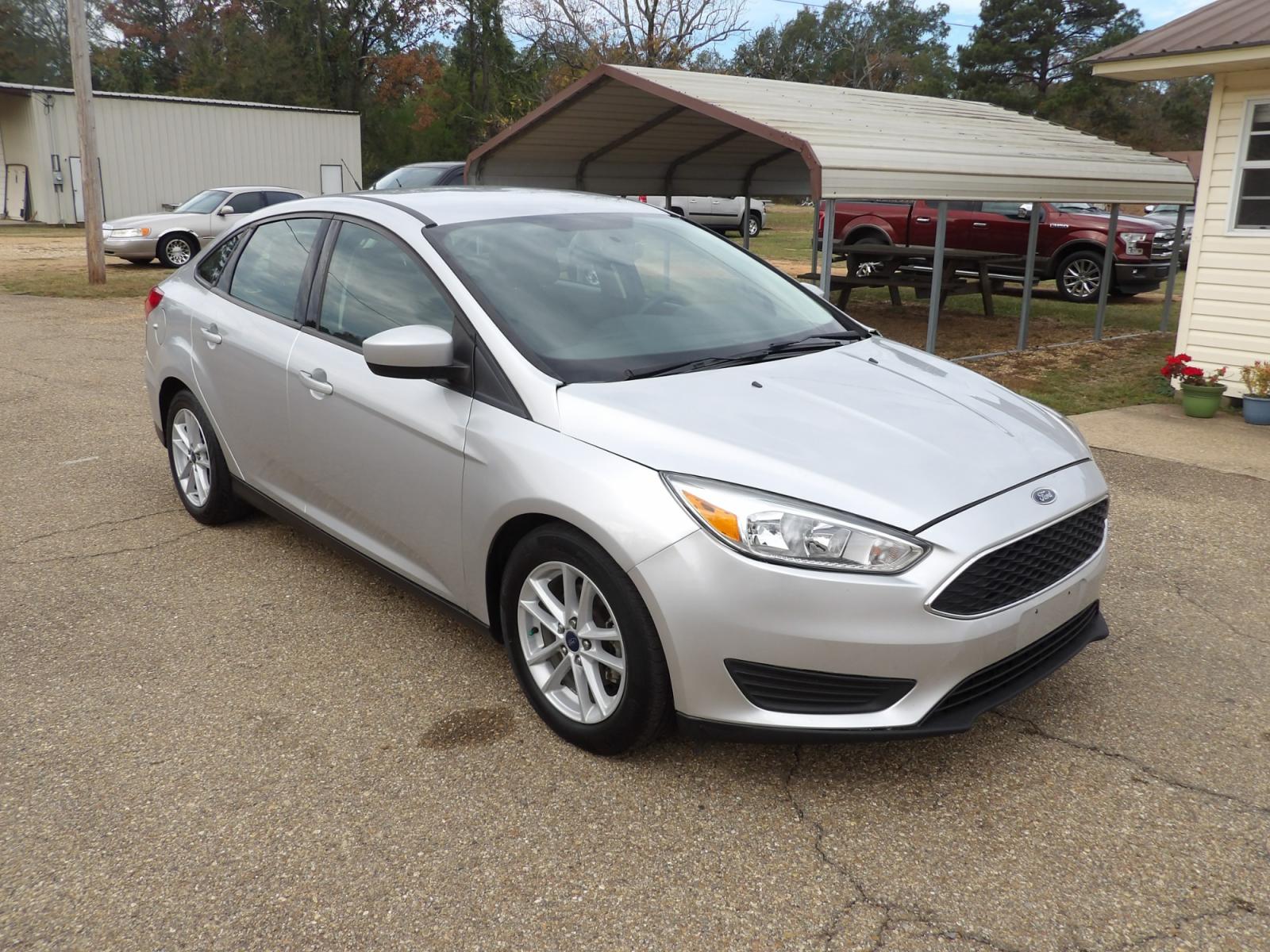 2018 Ingot Silver Metallic /Black Ford Focus SE (1FADP3FE4JL) with an 1.0L engine, automatic transmission, located at 401 First NE, Bearden, AR, 71720, (870) 687-3414, 33.726528, -92.611519 - Photo #21